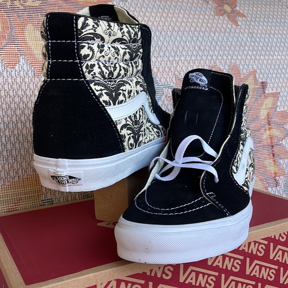 Vans Sk8-Hi
Skull Tapestry Black/Bone
VN0A7Q5N95X
Men’s sneakers - Picture 10 of 16